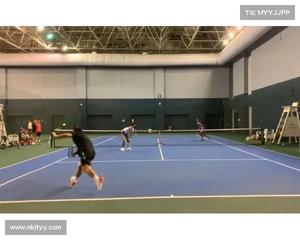 网球比赛热身环节的重要性与技巧分析 如何提升运动员状态和比赛表现